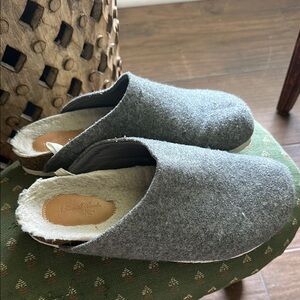 Universal Thread Gray Wool Slip-On Slippers 8 1/2